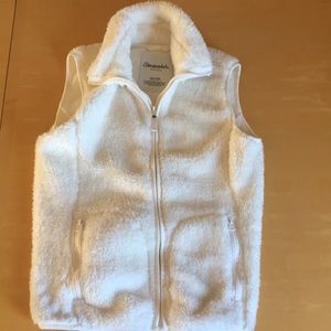 Aeropostale XS fuzzy fleece vest ❄️ winter white